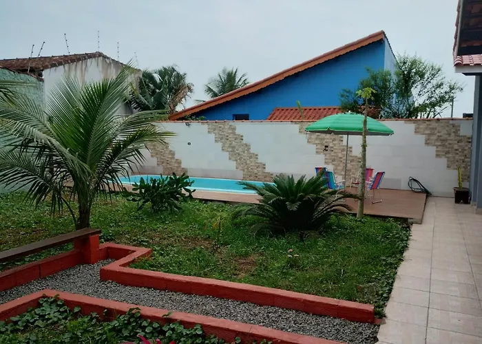 Casa na praia com piscina e churrasqueira