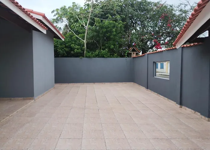 Casa na praia com piscina e churrasqueira